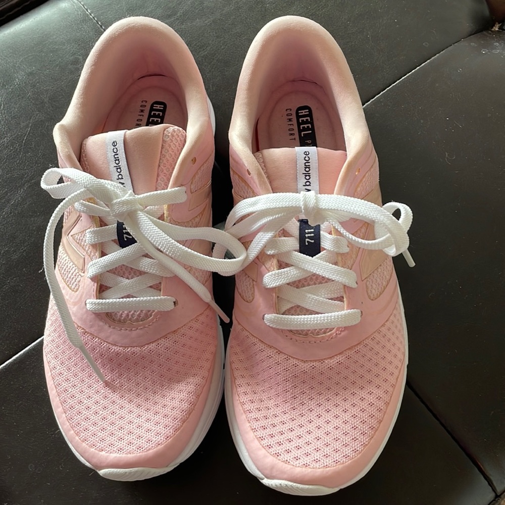 New Balance Gym Shoes Size 6.5.